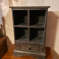 Piccolo mobiletto libreria porta cd