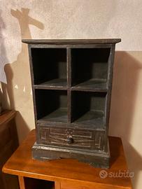 Piccolo mobiletto libreria porta cd