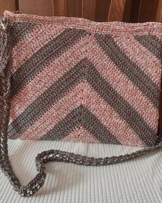 pochette triplo indosso all'uncinetto 
