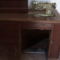 Macchina da cucire Necchi vintage funzionante con