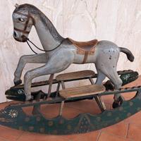 cavallo a dondolo primi 900