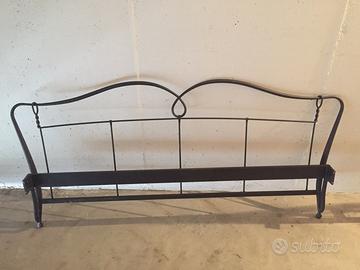 Letto in ferro battuto con comodini