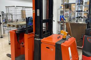 Muletto stoccatore commissionatore