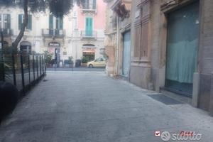 Pressi Duomo, Bottega con cantinato annesso