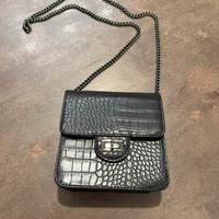 Borsetta tracolla in ecopelle nera