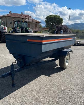 Rimorchio per uva