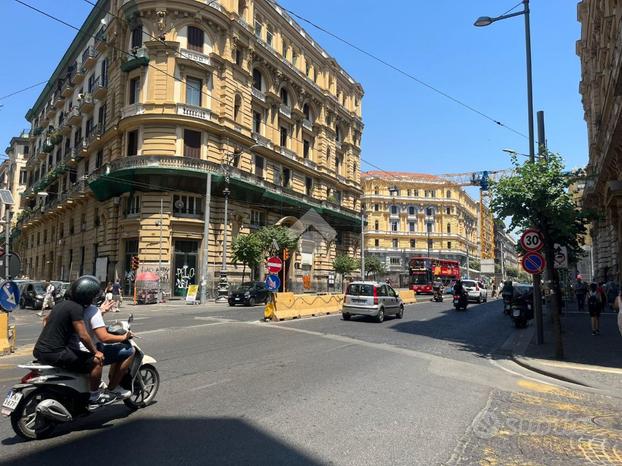 DEPOSITO A NAPOLI