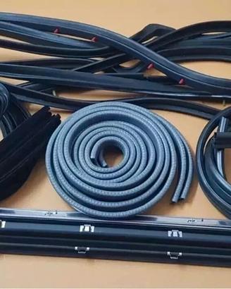 KIT GUARNIZIONI COMPLETO EST/ INT RASCHIAVETRO SX+