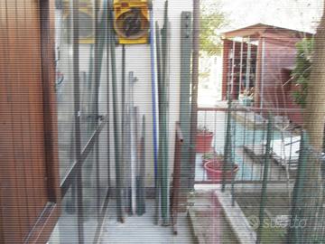 Metalli,lotto di 22 tra barre,pali,sostegni ecc