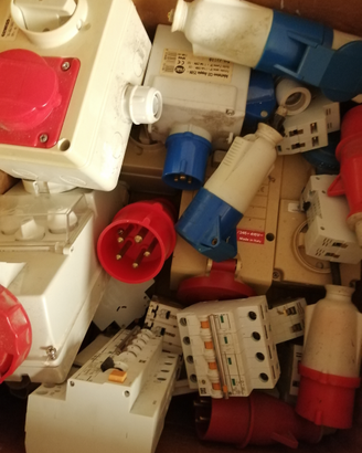 Materiale elettrico