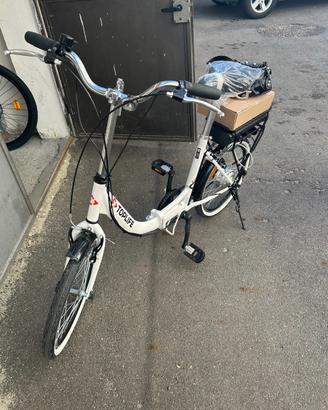 Bicicletta elettrica a pedalata assistita