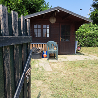 Magazzino/casetta con giardino