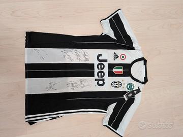 Maglia Juve nuova con autografi