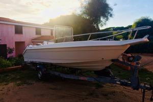 Barca motore e carrello