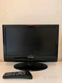 TV HD SAMSUNG NERA con TELECOMANDO 18 POLLICI