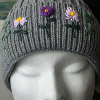 Berretto in 100% Cashmere Grigio con Ricami Florea