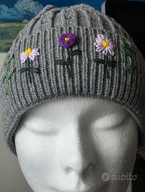 Berretto in 100% Cashmere Grigio con Ricami Florea