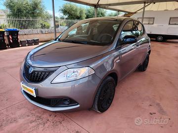 Lancia Ypsilon 1.0 FireFly Hybrid 9000 km 2023
