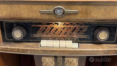 Radio e giradischi a valvole Braun