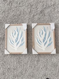 Coppia di quadri bianchi e azzurri