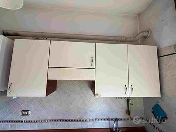 Cucina angolare completa con elettrodomestici