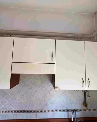 Cucina angolare completa con elettrodomestici