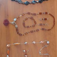 collane, bracciali, orecchini.