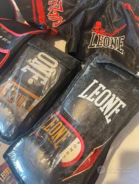 Attrezzatura completa per Muai Tahai king boxing.