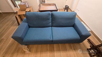 Divano matrimoniale blu