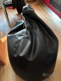 Grande pouf in pelle nera