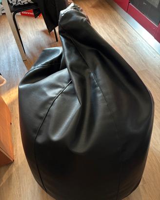 Grande pouf in pelle nera