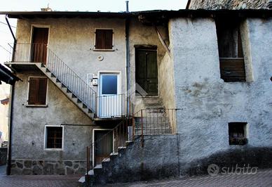 CASA SEMINDIPENDENTE A TALAMONA