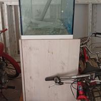 acquario con percollatore e mobile