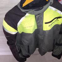 giubbotto e casco moto