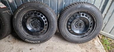 Cerchi in acciaio con gomme invernali