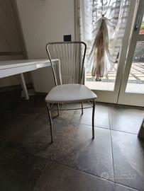 tavolo bianco laminato in alluminio più 4 sedie 