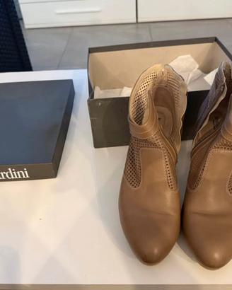 Scarpe NeroGiardini donna in pelle traforata 40