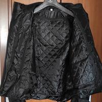 giacca e pantalone da donna.