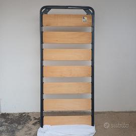 Rete singola con  toghe in legno 