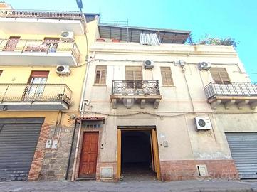 MAGAZZINO A CAPACI