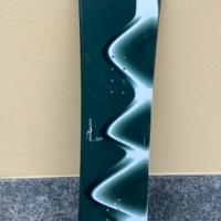 Tavola snowboard e attacchi Burton