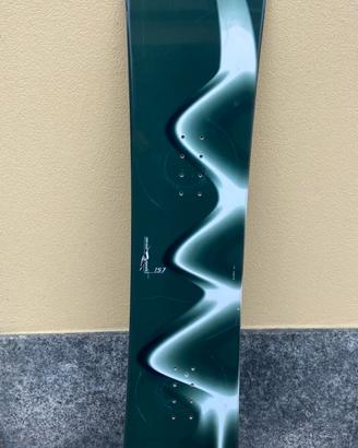 Tavola snowboard e attacchi Burton