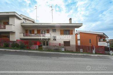 APPARTAMENTO BILIVELLI CON BOX AUTO