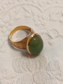 Anello uomo cabonchon in oro e giada verde 