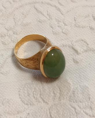 Anello uomo cabonchon in oro e giada verde 