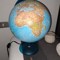Mappamondo con luce nuovo. 