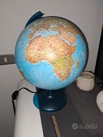 Mappamondo con luce nuovo. 