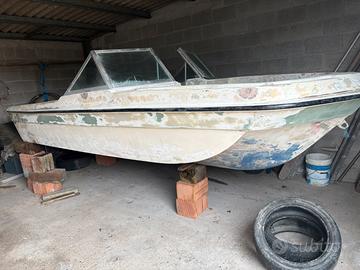 Trimarano scafo lancino