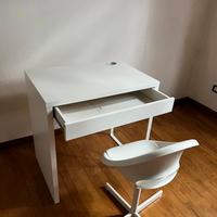 Scrivania con sedia