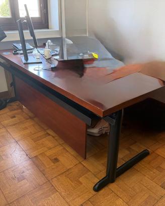 Arredi e mobili ufficio scrivanie ,poltrone Milano